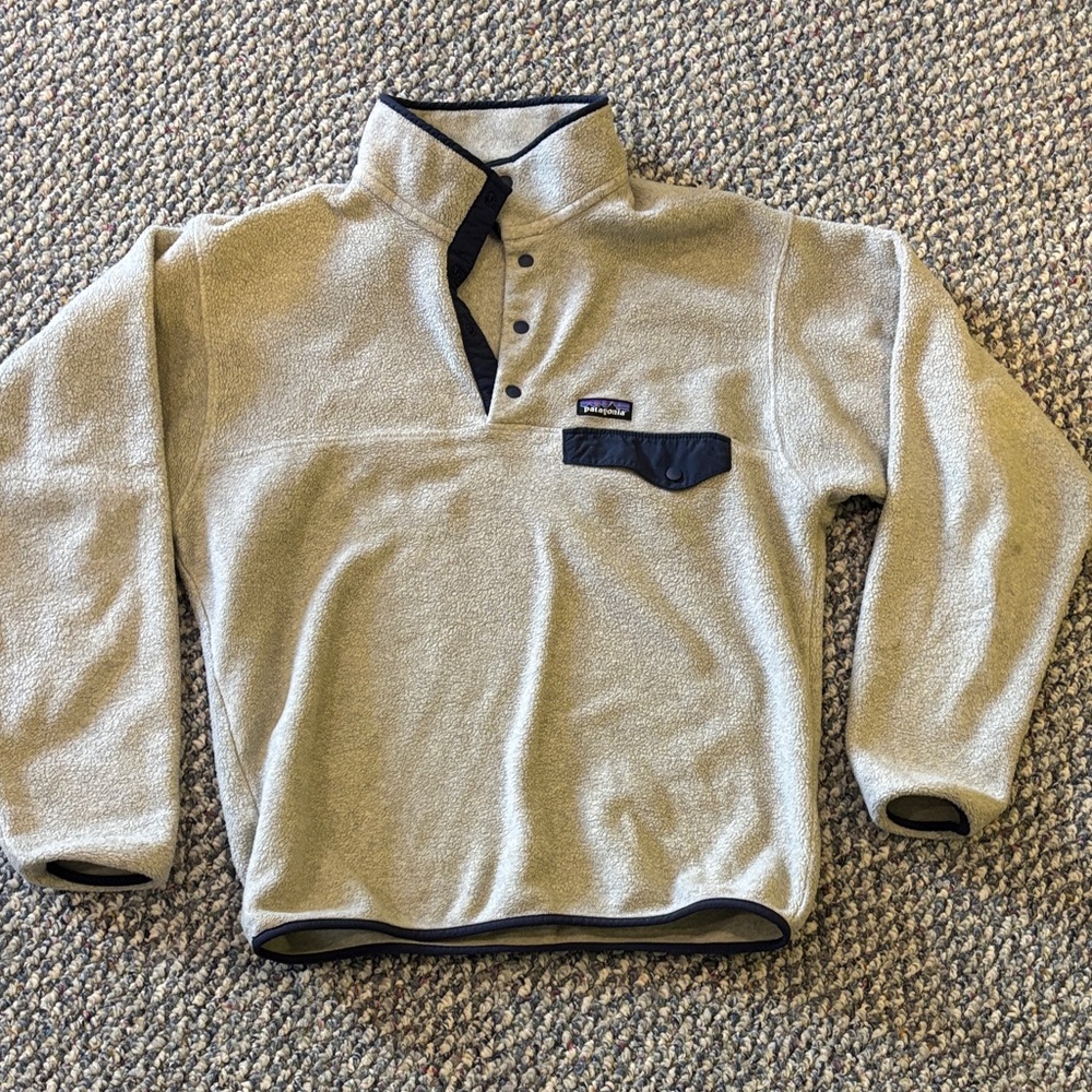 Patagonia grey Fleece Pullover with Black Trim
